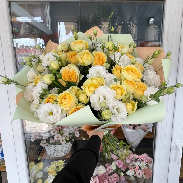 Букет из кустовых роз и эустом «Солнечное утро»  в Джанкое