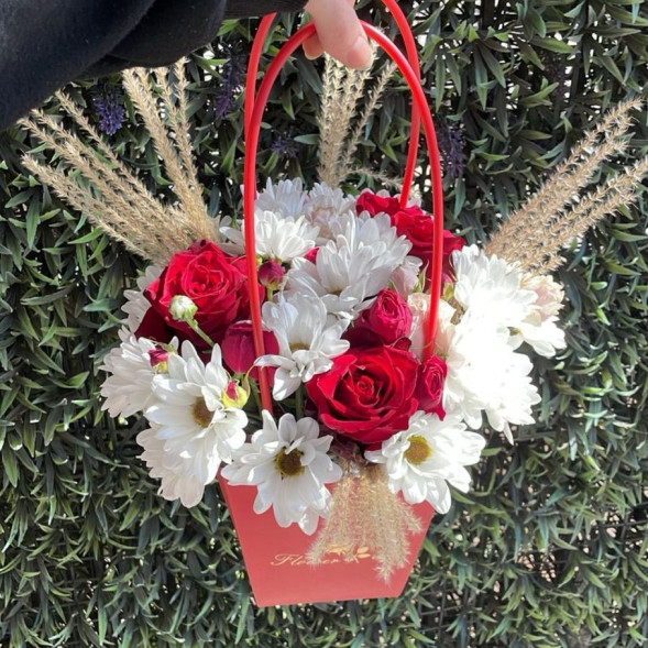 Композиция в коробке «Волшебный сад»  в Джанкое