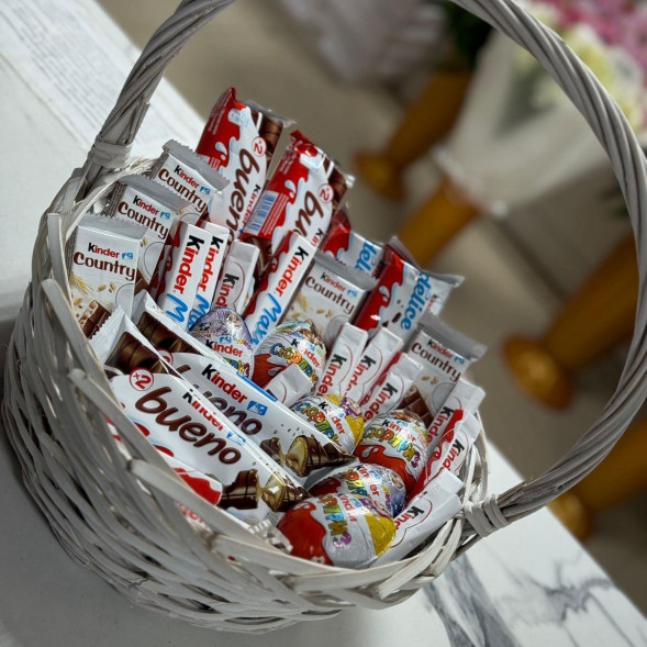 Корзина из сладостей Киндер в Джанкое