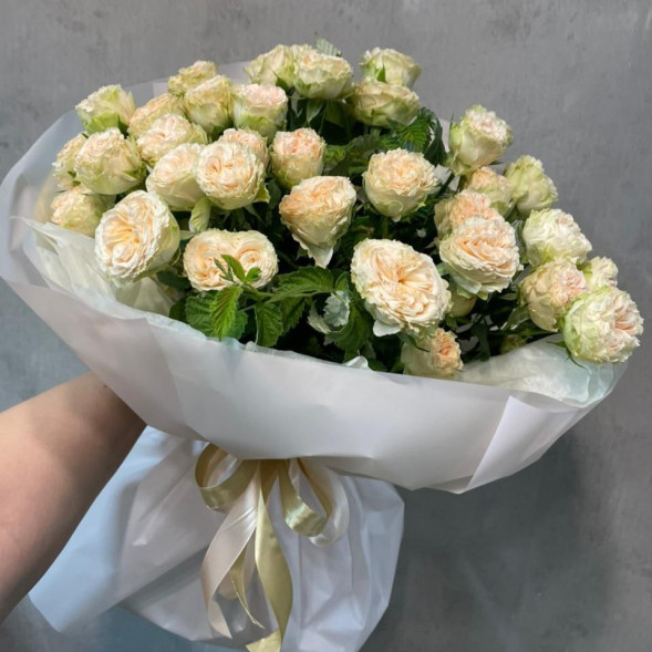 9 кустовых роз в упаковке в Джанкое