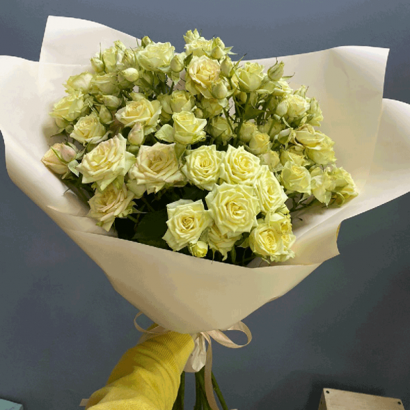 7 кремовых кустовых роз в Джанкое