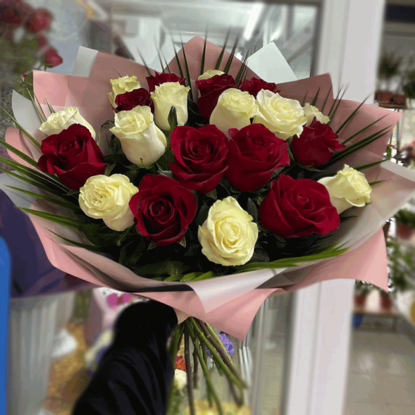 21 красная и белая роза микс в Джанкое