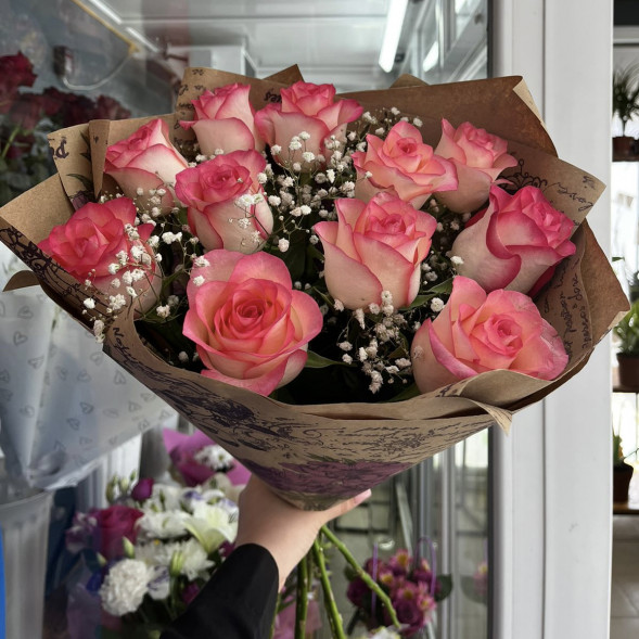 Букет 11 роз с гипсофилой «Романтический вкус» в Джанкое