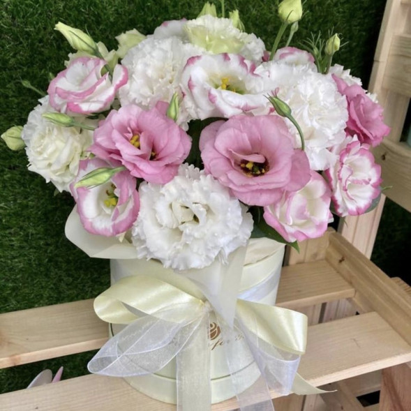 Коробочка с эустомами в Джанкое