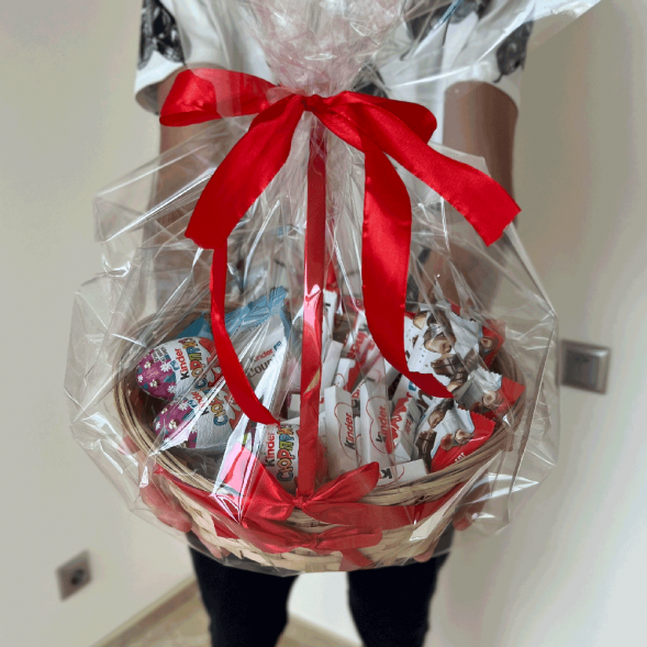 Корзина с киндерами в Джанкое