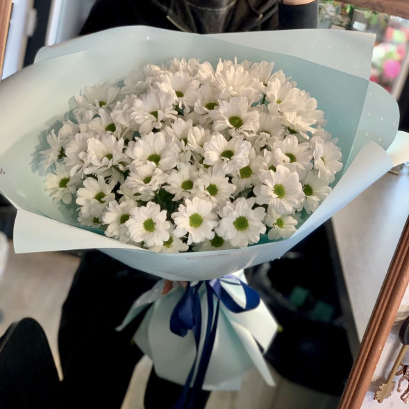 Букет 7 белых кустовых хризантем в Джанкое