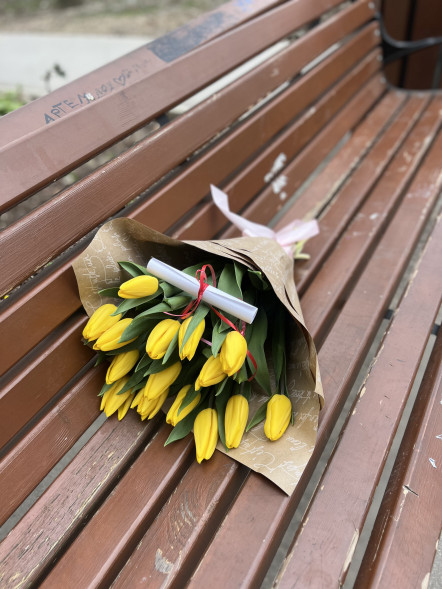 15 жёлтых тюльпанов в Джанкое