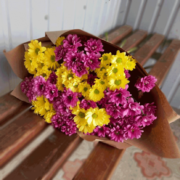Букет 7 жёлтых и розовых хризантем микс в Джанкое