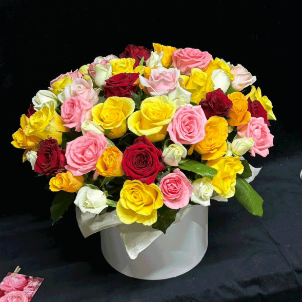 51 роза микс в шляпной коробке в Джанкое