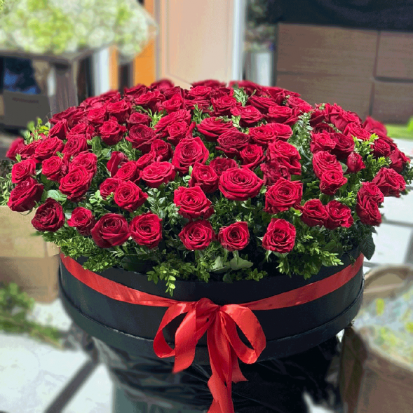 101 красная роза в шляпной коробке в Джанкое