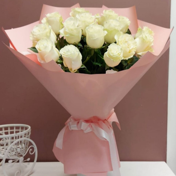 Букет 15 белых голландских роз в упаковке в Джанкое