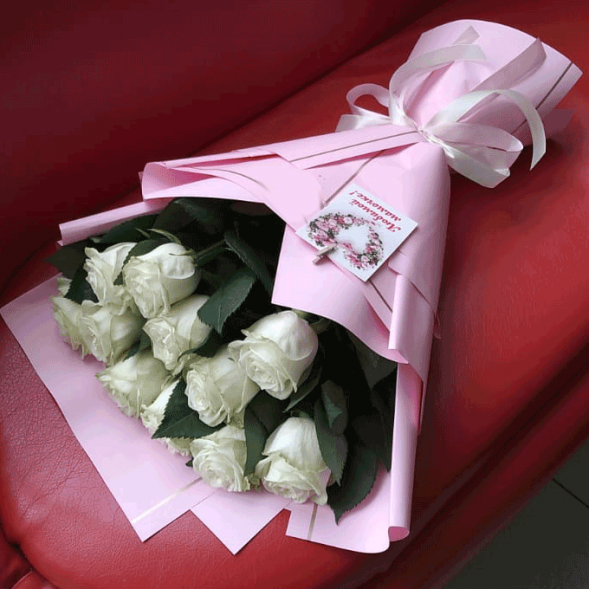 Букет 11 белых роз в упаковке в Джанкое